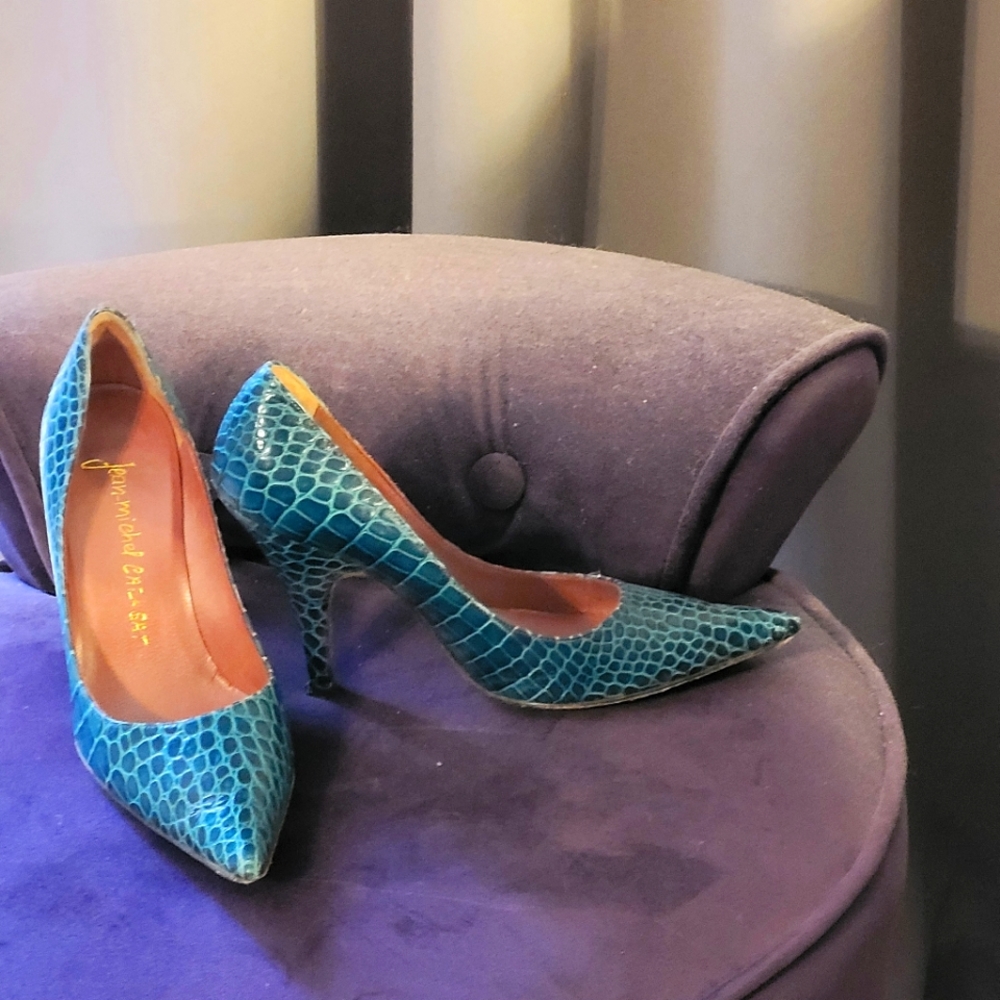 Blue imitation reptile skin pumps